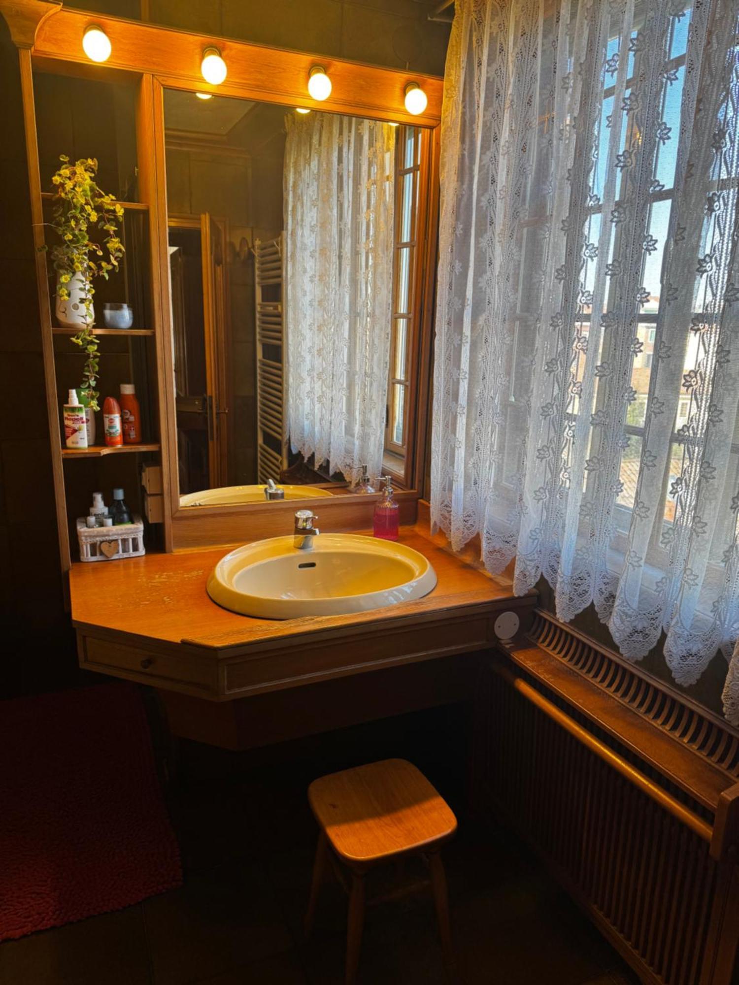 Rousseau's Apartamento