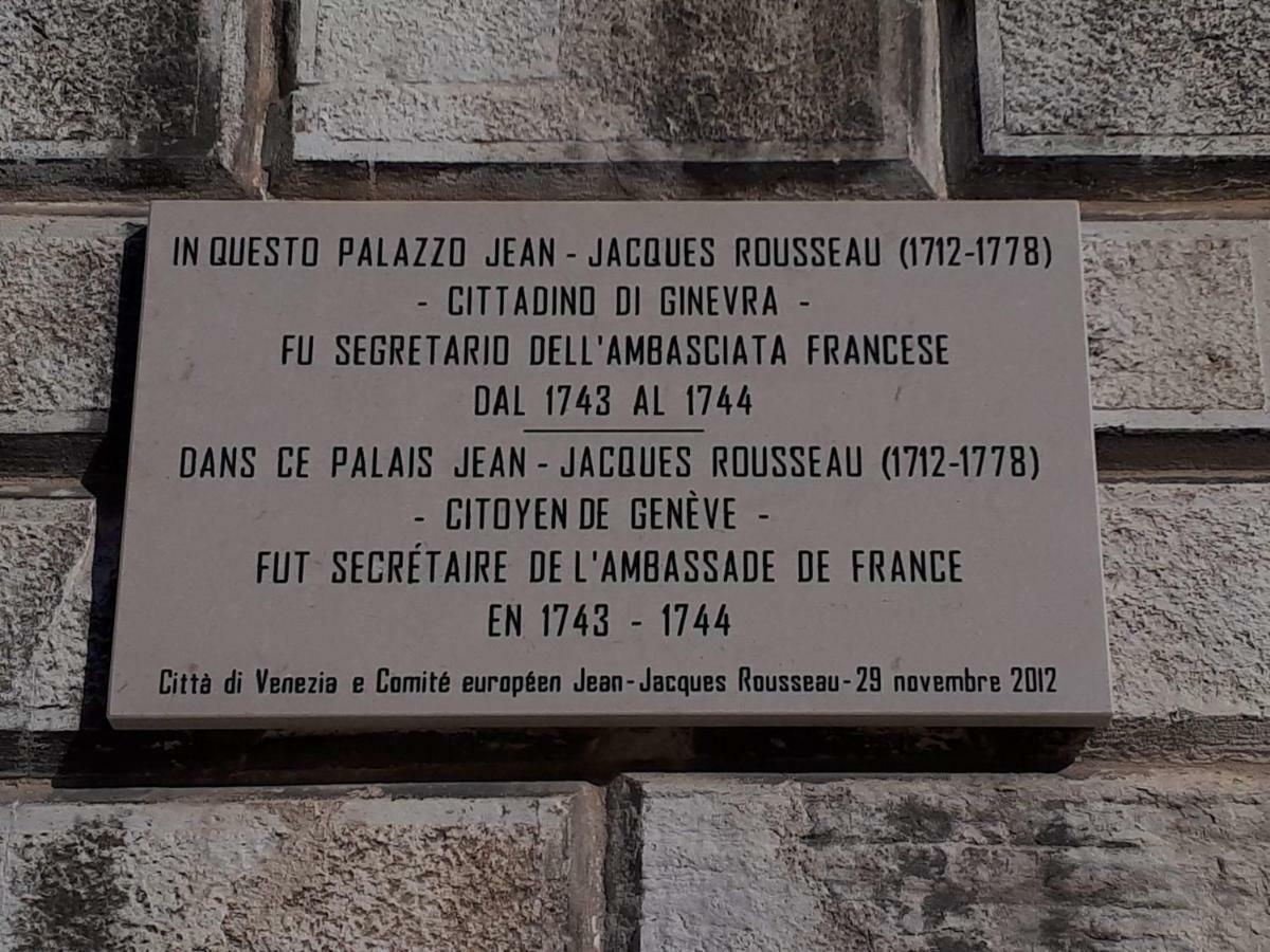 Rousseau's Apartamento